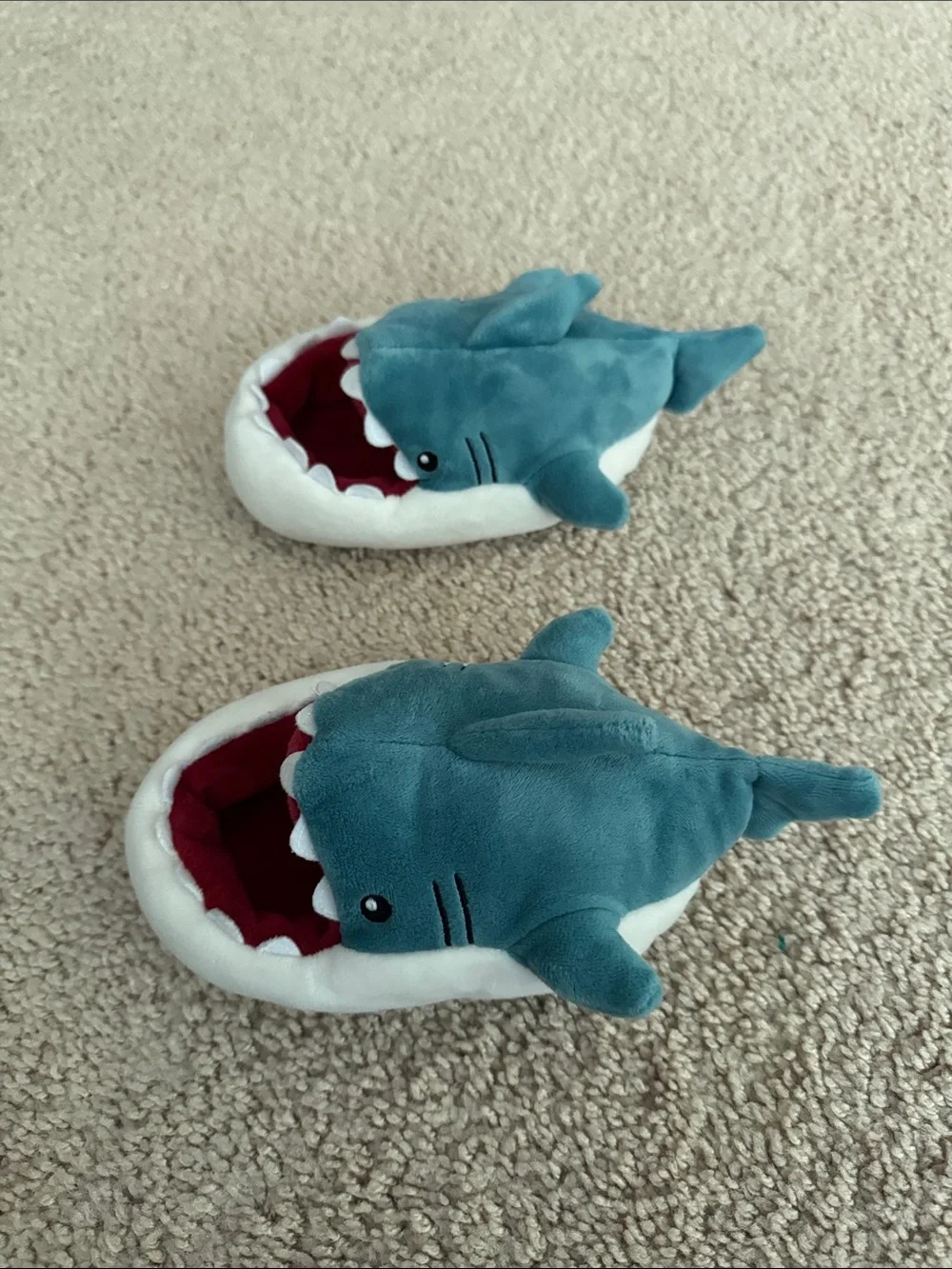 Cat & Jack Shark Slippers Toddler Boys Size S (5/6) Knox Shark Loafers A5035